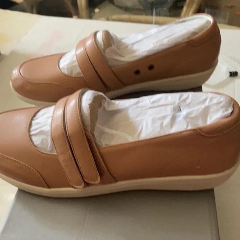 Vionic 10W dress shoes New in Box - Picture 4 of 5